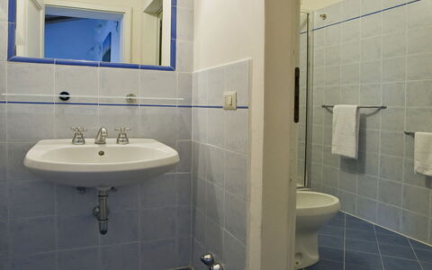 Montalcino 17: Piso, Suelo, Techo, Diseño De Interiores, Arreglo De Tubería, Baño, Loseta, Material Compuesto, Habitación