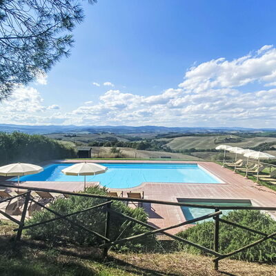 Montalcino 17: Piscina, Villa, Hotel