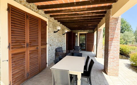 Villa Diamante: Madera, Piso, Suelo, Mueble, Sombra, Puerta, Porche, Cocina Y Comedor Mesa, Mueble Para Exteriores, Silla