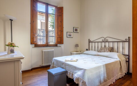 Casa Olivia With Garden And Wifi: Mueble, Diseño De Interiores, Madera, Piso, Habitación, Suelo, Cama, Habitación, Techo, Marco