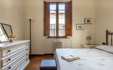 Casa Olivia With Garden And Wifi: Mueble, Madera, Diseño De Interiores, Habitación, Piso, Suelo, Cama, Habitación, Techo, Encendiendo