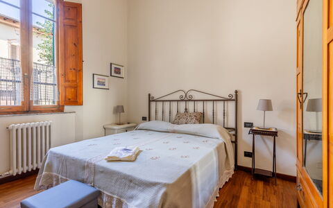 Casa Olivia With Garden And Wifi: Cama, Diseño De Interiores, Habitación, Pared, Mueble, Madera, Suelo, Piso, Habitación, Sábana