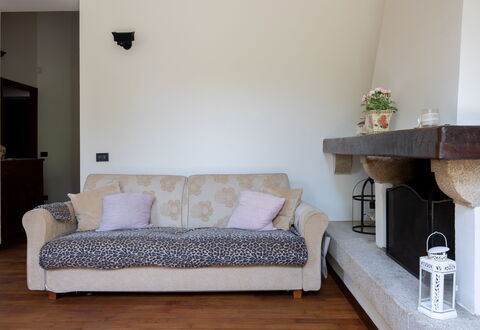 Casa Olivia With Garden And Wifi: Mueble, Diseño De Interiores, Pared, Piso, Sofá, Madera, Suelo, Habitación, Sala, Encendiendo