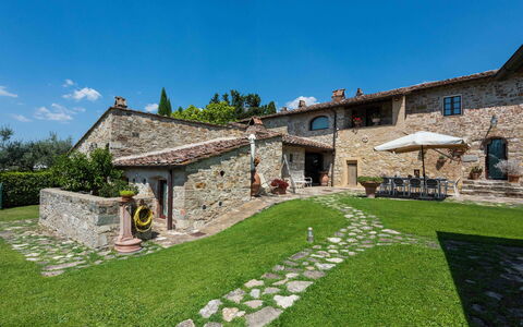 Villa Belchianti: Inmuebles, Cabaña, Casa De Campo, Patio Interior, Jardín, Césped, Yarda, Villa, Losa, Paisajismo