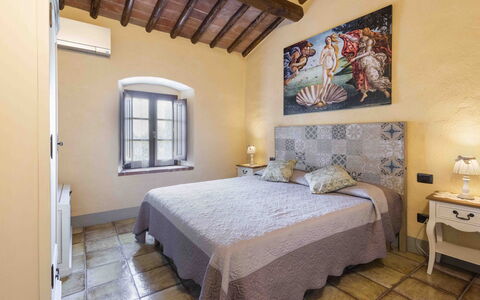 Villa Belchianti: Pared, Mueble, Diseño De Interiores, Piso, Suelo, Casa, Techo, Habitación, Habitación, Cama