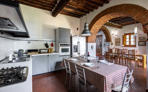 Maria Gabriella Home & Cottage: Mueble, Pared, Diseño De Interiores, Piso, Techo, Cocina, Casa, Silla, Habitación, Suelo