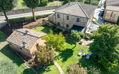 Maria Gabriella Home & Cottage: Edificio, Barrio Residencial, Casa, Casa, Arquitectura, Inmuebles, El Terreno Del Lote, Techo, Área Rural
