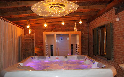 Holiday Home Croce With Spa: Diseño De Interiores, Mueble, Madera, Piso, Techo, Suelo, Encendiendo, Lámpara, Habitación, Casa