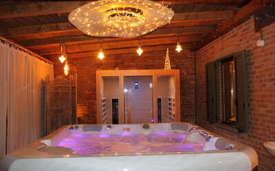 Holiday Home Croce With Spa: Diseño De Interiores, Mueble, Madera, Piso, Techo, Suelo, Encendiendo, Lámpara, Habitación, Casa