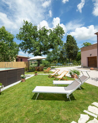 The Tuscan Retreat Spa: Barrio Residencial, Jardín, El Terreno Del Lote, Mueble Para Exteriores, Casa, Sombra, Patio Interior, Piscina, Paisajismo, Inmuebles