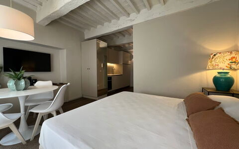 Guelfa 60: Diseño De Interiores, Habitación, Techo, Cama, Mueble, Suelo, Sábana, Piso, Lecho, Habitación