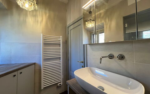 Guelfa 60: Diseño De Interiores, Arreglo De Tubería, Piso, Baño, Suelo, Grifo, Techo, Encendiendo, Plomería, Lavabo