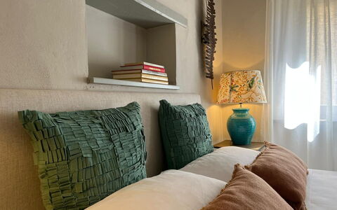 Guelfa 60: Amortiguar, Mueble, Pared, Habitación, Diseño De Interiores, Linos, Lecho, Cama, Arrojar La Almohada, Sábana