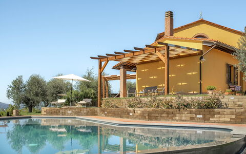 Villa Costa al Bagno: Piscina, Recurso, Mueble, Mueble Para Exteriores, Eco Hotel, Sombra, Silla, Maceta, Estructura Al Aire Libre, Patio