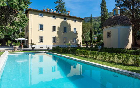 Villa Tambellini De Fondra: Inmuebles, Jardín, Hacienda, Paisajismo, Villa, Yarda, Sombra, Patio, Mansión, Cobertura