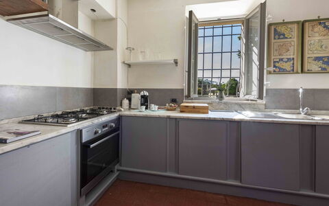 Villa Tambellini De Fondra: Cocina, Aparato De Cocina, Electrodoméstico, Mostrador, Estufa De Cocina, Estufa De Gas, Gabinetes, Diseño De Interiores, Electrodoméstico, Estufa