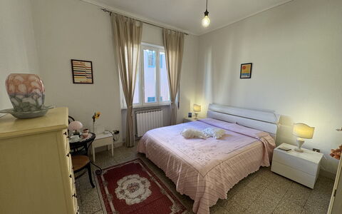 Casa Capolino: Cama, Mueble, Habitación, Suelo, Diseño De Interiores, Piso, Sábana, Madera, Lecho, Habitación