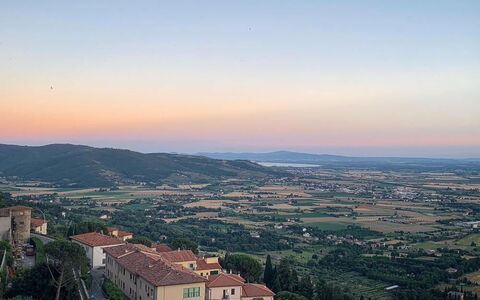 Casa Castelli: Horizonte, Colina, Paisaje, Tierras Altas, Área Rural, Asentamientos Humanos, Hill Station, Mañana, Pueblo, Noche