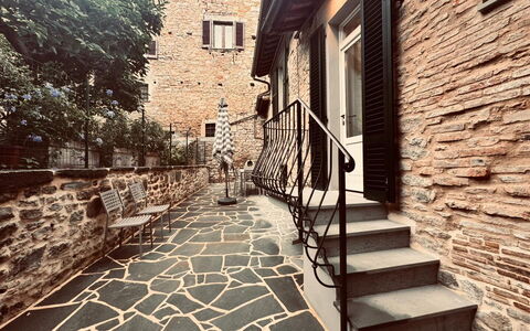 Casa Castelli: Pared, Ladrillo, Material Compuesto, Enladrillado, Pared De Piedra, Guijarro, Escalera, Losa, Pretil