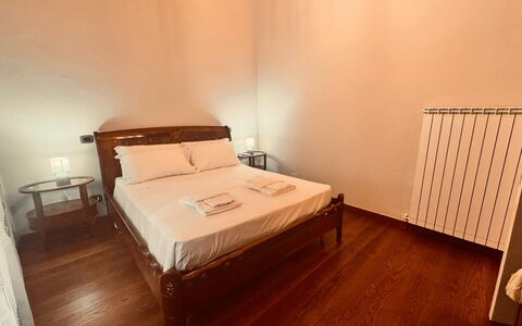 Casa Castelli: Cama, Habitación, Suelo, Madera, Sábana, Piso, Lecho, Diseño De Interiores, Mueble, Marco De La Cama