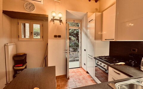 Casa Castelli: Cocina, Aparato De Cocina, Electrodoméstico, Mostrador, Piso, Diseño De Interiores, Madera, Suelo, Techo, Electrodoméstico