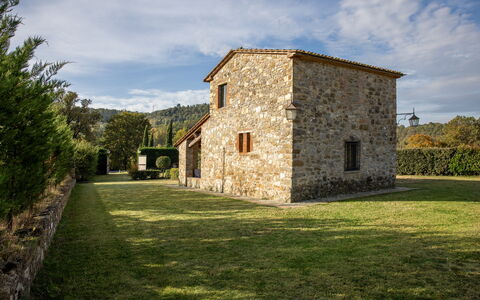 La Casina Honeymoon Cottage, Badia Agnano: Hierba, Casa, Arbusto, Casa, El Terreno Del Lote, Cabaña, Casa De Campo, Área Rural, Inmuebles, Jardín