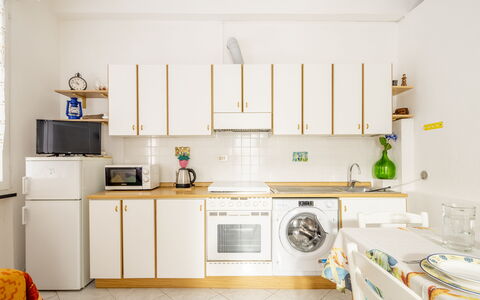 Casa Dolly, Monterosso 5 Terre: Electrodoméstico, Diseño De Interiores, Aparato De Cocina, Piso, Mueble, Habitación, Cocina, Suelo, Electrodoméstico, Techo