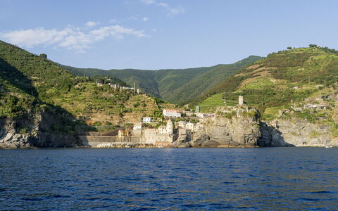 Casa Dolly, Monterosso 5 Terre: Montaña, Accidentes Geográficos Montañosas, Cuerpo De Agua, Colina, Costa, Tierras Altas, Terreno, Costeras Y Los Accidentes Geográficos Oceánico, Klippe, Paisaje