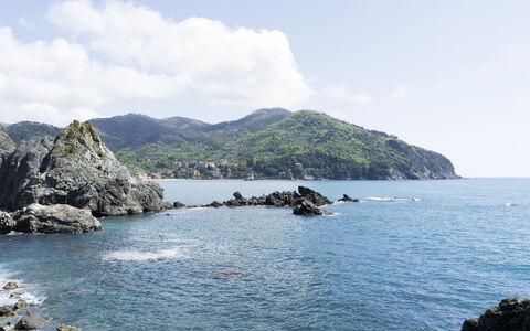 Casa Dolly, Monterosso 5 Terre: Cielo, Azul, Agua, Cuerpo De Agua, Klippe, Costa, Accidentes Geográficos Montañosas, Costeras Y Los Accidentes Geográficos Oceánico, Montaña, Paisaje Natural