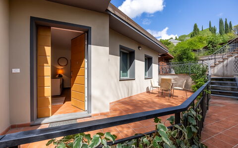 Il Ferrone Apartment with Garden - Greve in Chiant: Casa, Arquitectura, Manchas De Madera, Inmuebles, Madera Dura, Balcón, Eco Hotel, Diseño, Cubierta, La Luz Del Día