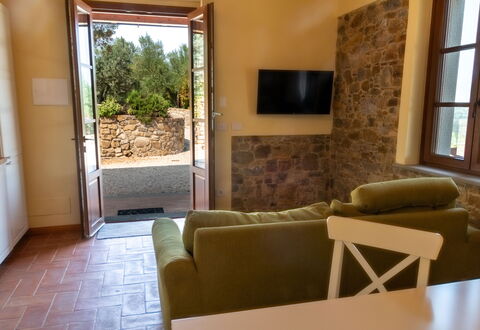 Marina's Lodge: Pared, Mueble, Piso, Diseño De Interiores, Suelo, Mesa, Habitación, Silla, Sala, Techo