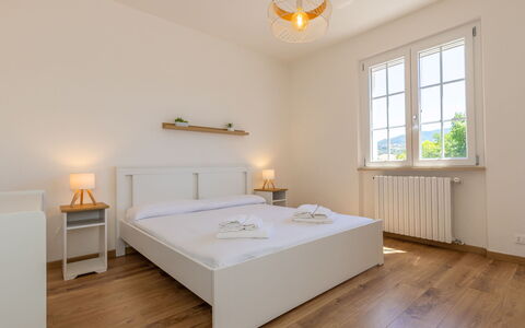 Enda: Cama, Diseño De Interiores, Habitación, Piso, Suelo, Techo, Madera, Lecho, Sábana, Mueble