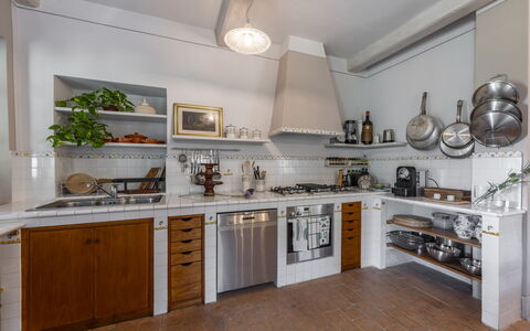 Aqua Bio Retreat: Cocina, Mostrador, Aparato De Cocina, Diseño De Interiores, Estufa De Cocina, Gabinetes, Piso, Madera, Electrodoméstico, Mueble