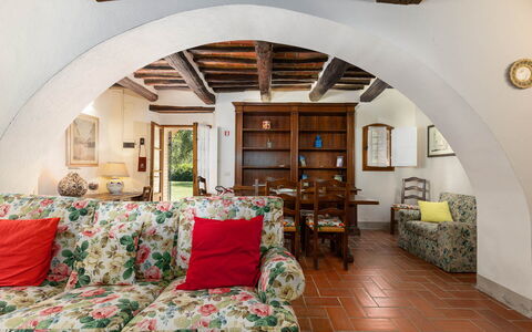Mulino di Carpineto with Pool Gaiole in Chianti: Mueble, Pared, Casa, Piso, Diseño De Interiores, Casa, Mesa, Sofá, Sala, Habitación