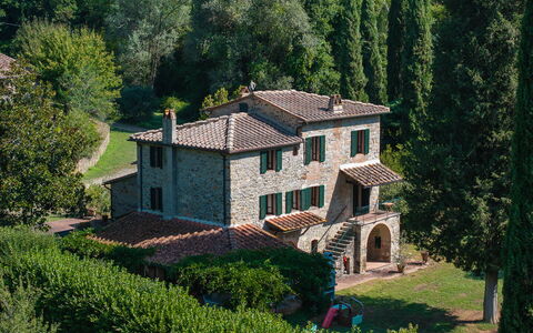 Mulino di Carpineto with Pool Gaiole in Chianti: Casa, Arquitectura, Arbusto, Casa, Inmuebles, Cabaña, Casa De Campo, Jardín, Villa