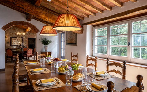 Il Gabbro, Luxury Experience: Mueble, Diseño De Interiores, Pared, Mesa, Madera, Techo, Piso, Lámpara, Silla, Comedor