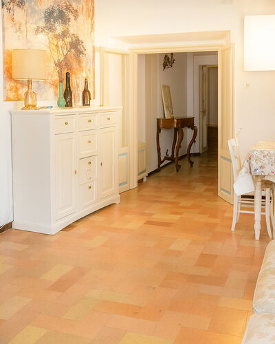 Appartamento la Fontana, Assisi: Mueble, Diseño De Interiores, Piso, Suelo, Madera, Techo, Habitación, Encendiendo, Sala, Sofá