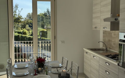 Villa al Glicine: Mueble, Diseño De Interiores, Piso, Madera, Cocina, Suelo, Mostrador, Habitación, Electrodoméstico, Encendiendo