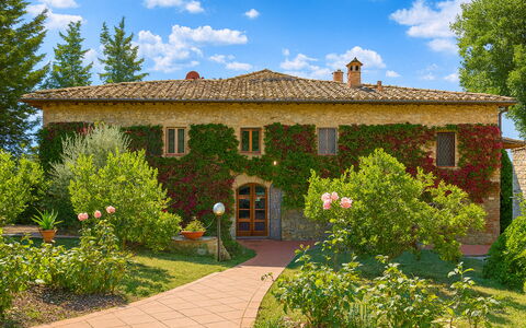 Novellina: Arbusto, Jardín, Casa, Casa De Campo, Inmuebles, Césped, Paisajismo, Yarda, Hacienda