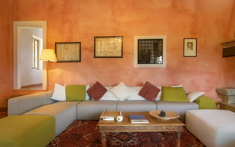 Novellina: Mueble, Diseño De Interiores, Piso, Suelo, Textil, Sofá, Casa, Encendiendo, Marrón, Sala