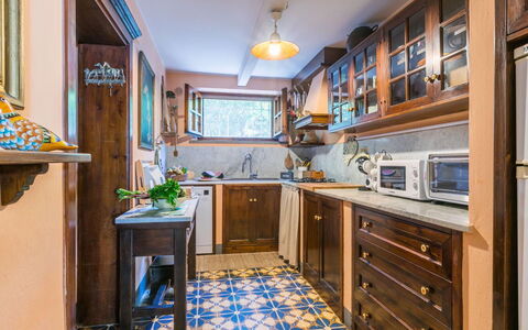 Podere la Botte, Pool, Lari: Madera, Piso, Cocina, Diseño De Interiores, Mueble, Suelo, Gabinetes, Mostrador, Encendiendo, Habitación