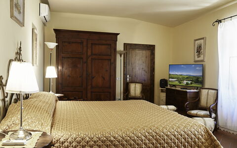 Villa Medicea Lo Sprocco: Mueble, Cama, Diseño De Interiores, Habitación, Lecho, Sábana, Pared, Madera, Habitación, Piso