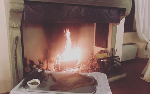 Villa Medicea Lo Sprocco: Hogar, Calor, Hogar, Cortina, Manteles, Comida, Linos