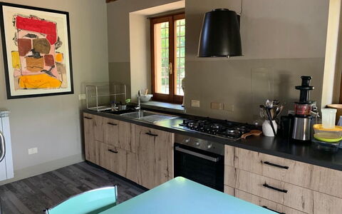 Villa Vindelbono: Cocina, Mostrador, Mueble, Aparato De Cocina, Madera, Piso, Diseño De Interiores, Gabinetes, Electrodoméstico, Electrodoméstico