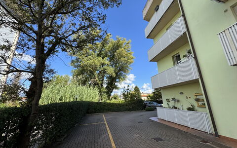 Liz: Departamento, Barrio, Barrio Residencial, Condominio, Hatchback, Carro Familiar, Balcón, Segmento D