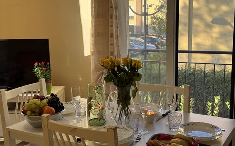 Al Civico 80: Mueble, Diseño De Interiores, Comedor, Mesa, Silla, Madera, Cocina Y Comedor Mesa, Piso, Textil, Vajilla