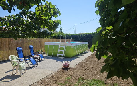 Villa Lory: Azul, Piscina, Material Compuesto, Ocio, Sombra, Jardín, Mueble Para Exteriores, Patio Interior, El Plastico, Paisajismo