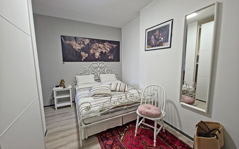 I Cipressi: Mueble, Cama, Habitación, Diseño De Interiores, Lecho, Sábana, Suelo, Linos, Habitación, Piso