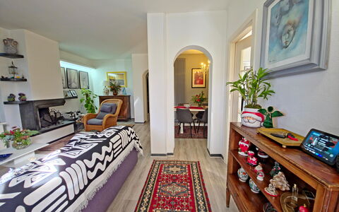 I Cipressi: Mueble, Diseño De Interiores, Piso, Sofá, Suelo, Madera, Sala, Techo, Habitación, Casa