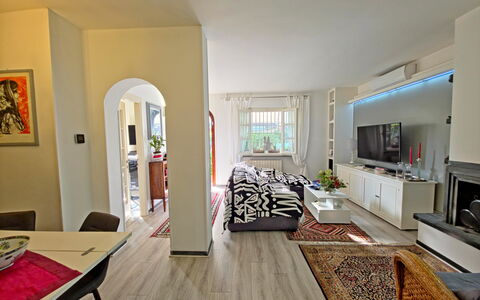 I Cipressi: Mueble, Diseño De Interiores, Piso, Suelo, Sofá, Madera, Techo, Habitación, Sala, Departamento